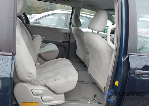 2011 Toyota Sienna Base V6 из США, поврежденный, VIN 5TDZK3DC3BS054982